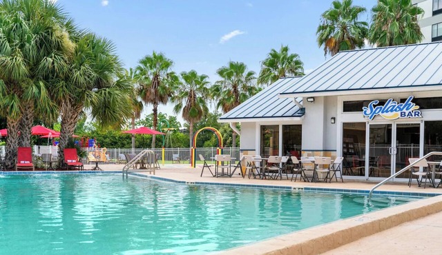 Relax in Comfort w/King Bed Near Universal Studios - Great for Couples