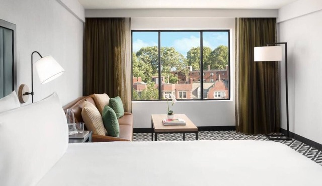 Relax in Comfortable Room Amidst Boston’s Urban Vibe! Dining Onsite!