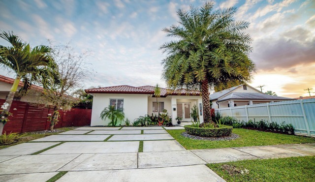 Relax in Coral Terrace, just a quick 5-min drive to Coral gables and UM