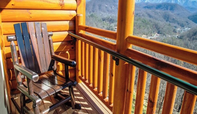 Relax in Gatlinburg w/cool mountain views, FUN activities for all in the family!
