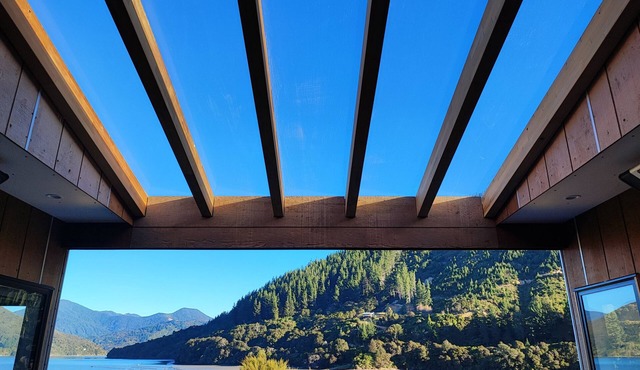 Relax in Kaiuma Bay Waterfront Home