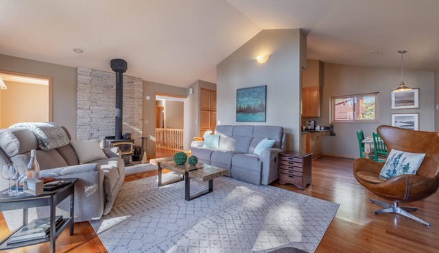Relax in Kings Beach Canterbury Pines- 3BR with Hot tub!