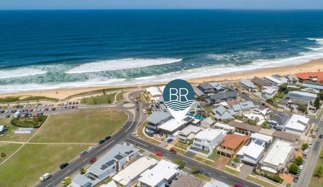 Relax in luxury and style with stunning ocean views at Merewether Beach Haven
