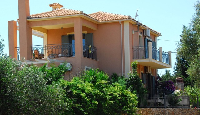 Relax in Luxury and Beauty. Private Pool Panoramic views. Spacious modern villa