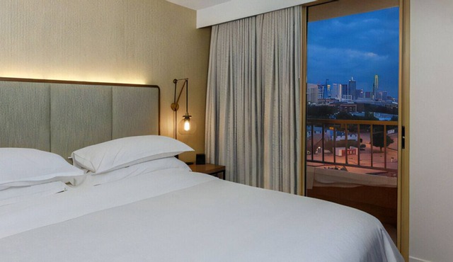 Relax in Our Innovative Suite w/ Nice City View