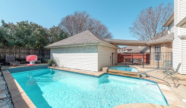 Relax in our spacious villa, just a quick ride away to Grapevine Malls & Airport