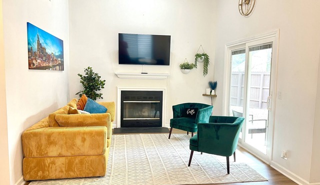 Relax in our stylish Modern Home. Privacy fence, pets allowed!