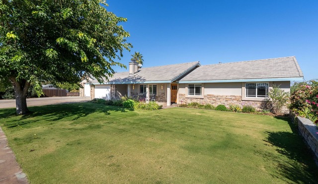 Relax in Paso Robles: Fenced Yard & Vineyard Views