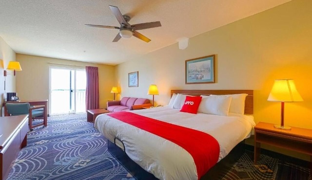 Relax in Peaceful Room w/Bay Balcony Near Taft Beach – Walk to the Sand