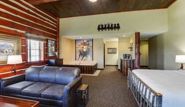 Relax in Rustic Elegance at Columbia! Pool & On-site Bar | 3 Units