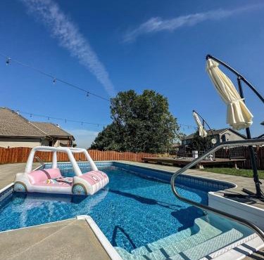 Relax in Style 5BR Home Hot Tub & Games