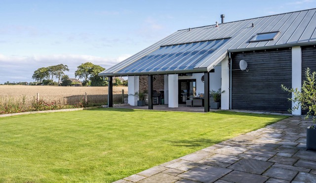 Relax in style admiring beautiful countryside in the Birthplace of Scotland