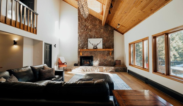 Relax in style at a luxury Flagstaff lodge