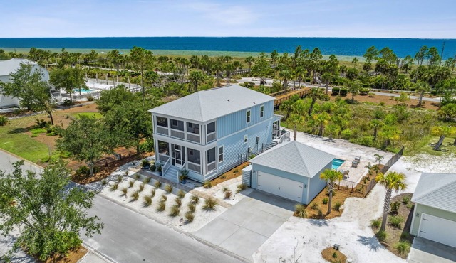 Relax in Style at your Private Pool & Hot Tub w Beach, Food & Drinks Nearby