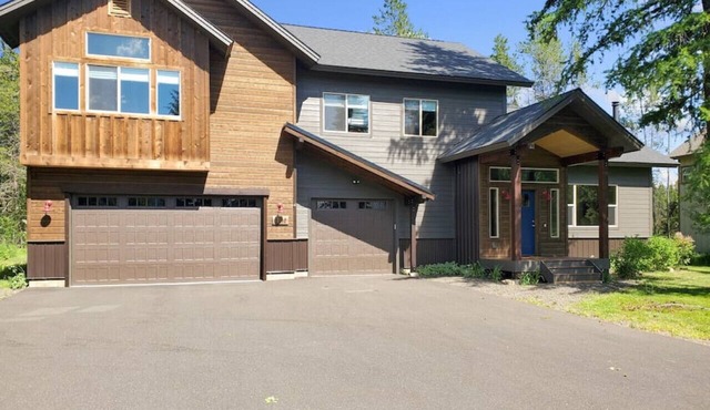 Relax in Style | Chic Home w/Hot Tub + Mountain Views