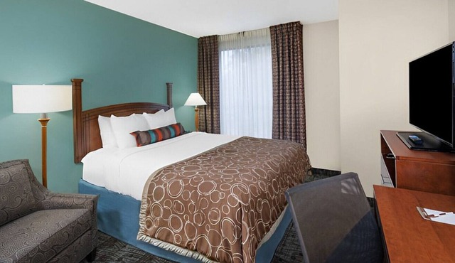 Relax in Style & Good Vibes! Free Breakfast