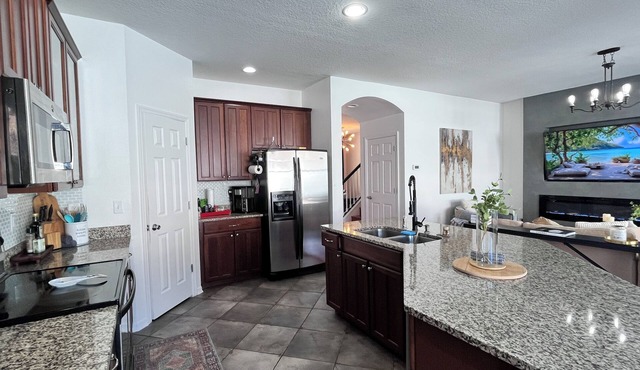 Relax in Style: Heated Pool, 3 Bedrooms, minutes from AdventHealth Ice Rink