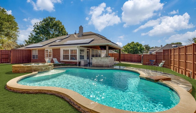 Relax in Style! Hot Tub-Pool-Game Room-Sleeps 12