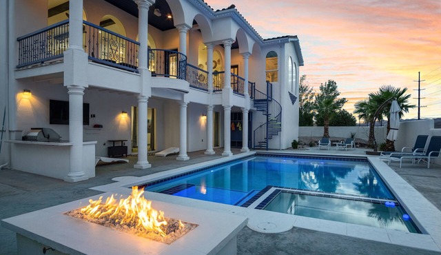 Relax in Style:Luxurious Vacation Home near Zion Park-Heated Private Pool & Spa