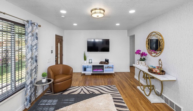 Relax in Style - Modern 3-Bedroom Home with all the Amenities