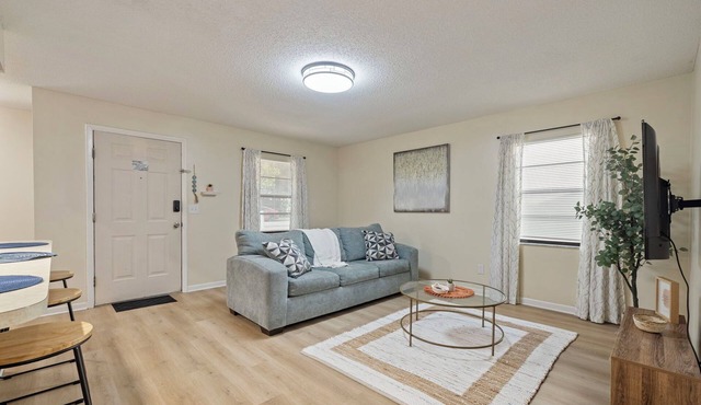 Relax in Style Private 2BR/2BA Home Away from Home in Zephyrhills