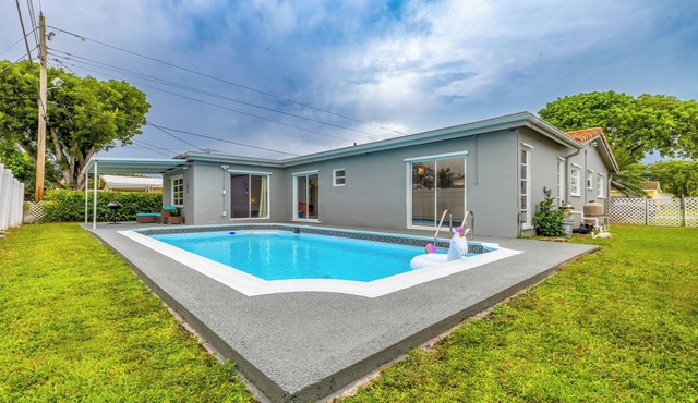 Relax in Style: Private Pool Escape Near Casino
