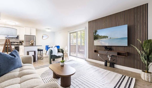 Relax in Tampa | 2BR with Pool & Fitness Center