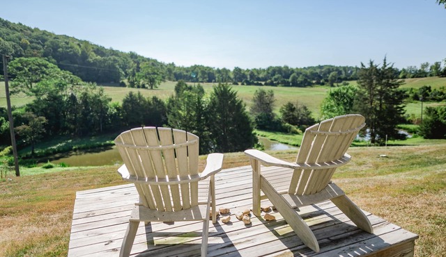 Relax in the beautiful South River Valley just minutes from wineries,