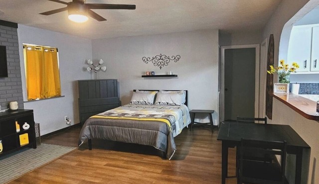 Relax in the country, enjoy the peacefulness under canopy of oak trees.