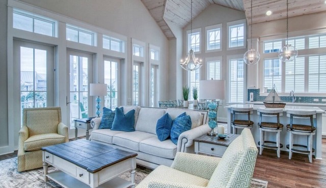 Relax in the Heart of Cinnamon Shore & Enjoy Great Amenities!