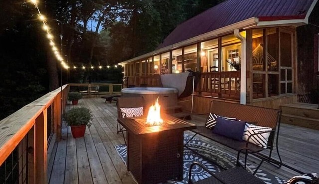 Relax in the hot tub w/a view of the River!