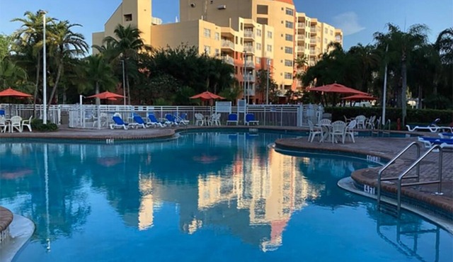 Relax in the Sun! Plenty of Pools, Near Ft Lauderdale!