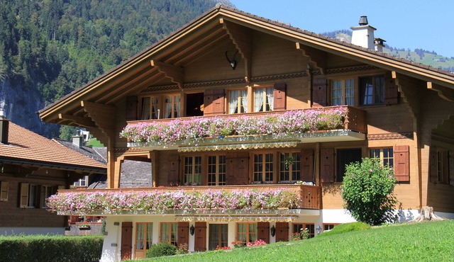 Relax in the valley of 72 waterfalls, in the heart of the Jungfrau region