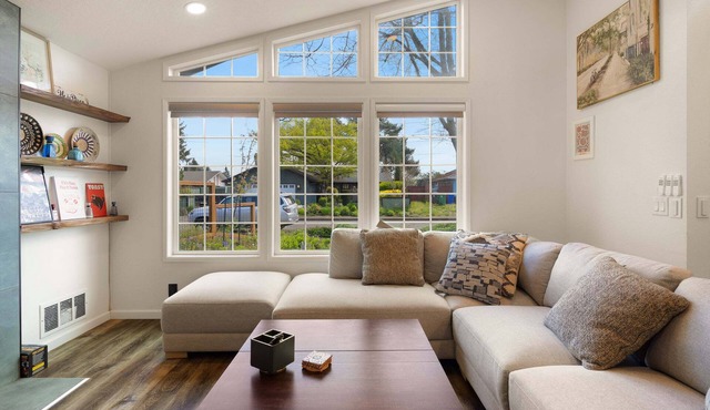 Relax in the Zen Den, a cozy 2-bedroom retreat near Autzen and downtown Eugene.