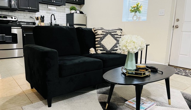 Relax in this 7-mins-Away E’thing Cozy Modern Studio-Near BWI,Arundel Mills etc