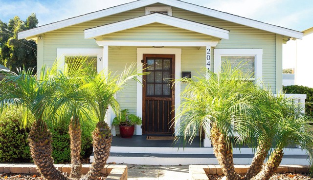 Relax In This Newly Renovated Downtown Cottage