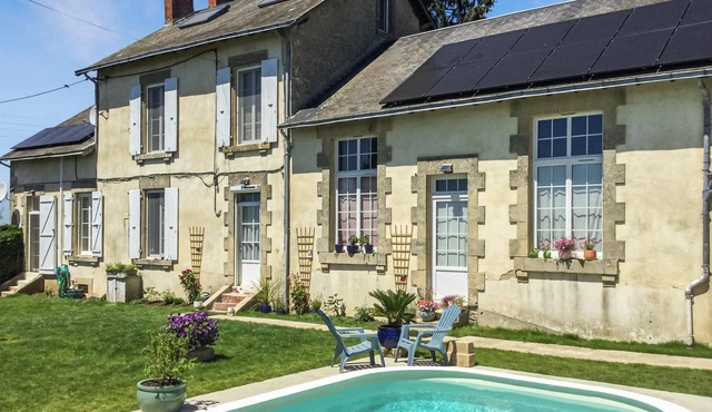 Relax in this quiet and comfortable studio.