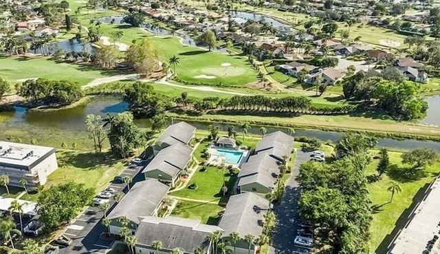 Relax in This Stylish Condo in Naples