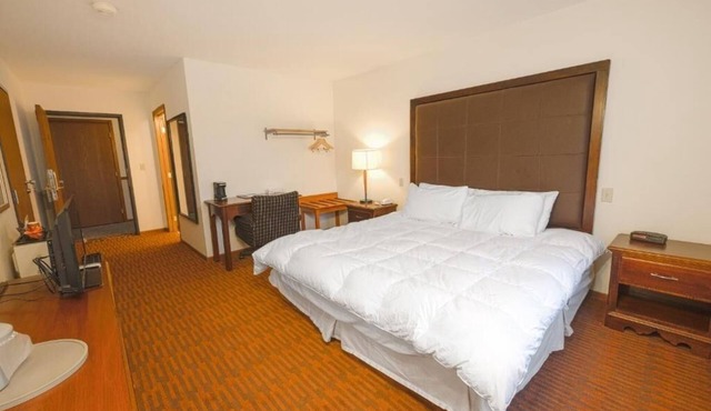 Relax in Unit near Prairie Rose w/Pets & Free Parking