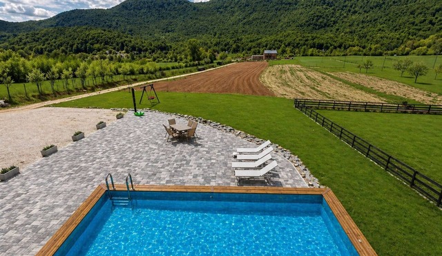 Relax in Velebit nature with jacuzzi and traditional charm