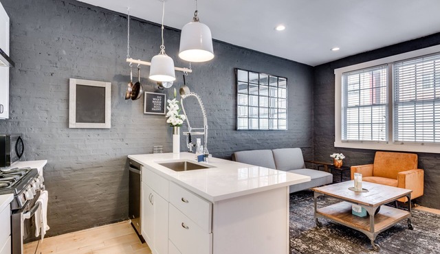 Relax in West Town - In-Unit Laundry and Pet Friendly! by AllSet Turnover