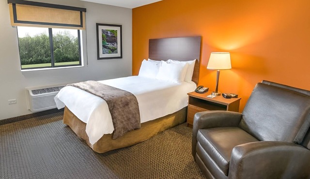 Relax in Your Own Full Kitchen Space Close to Omaha’s Henry Doorly Zoo