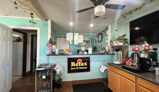 Relax Inn and Suite Adair I 80