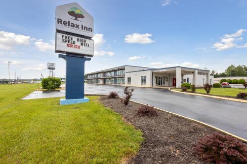Relax inn by OYO Greeneville Near Hwy US-321