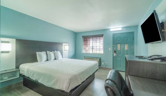 Relax King Bed Room Near Harlingen Municipal Golf Course - Great Location