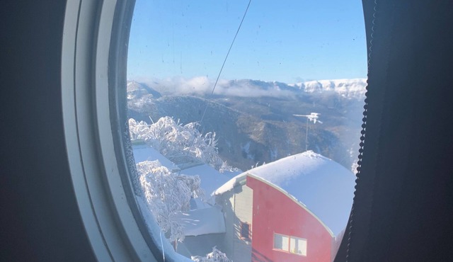 Relax🔥 look at The Bluff ski & enjoy the 2-storey luxury skiers champion place