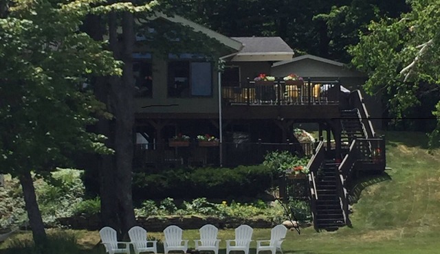 Relax & make memories on Lake Ann! Central to Traverse City/Sleeping Bear Dunes