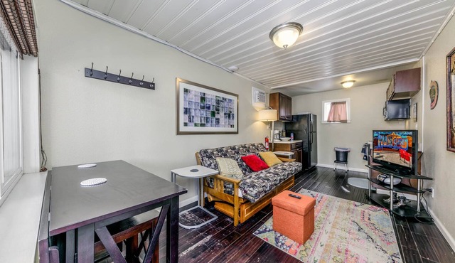 RELAX Mid-town On River! AMAZING loc - Opt HOT TUB
