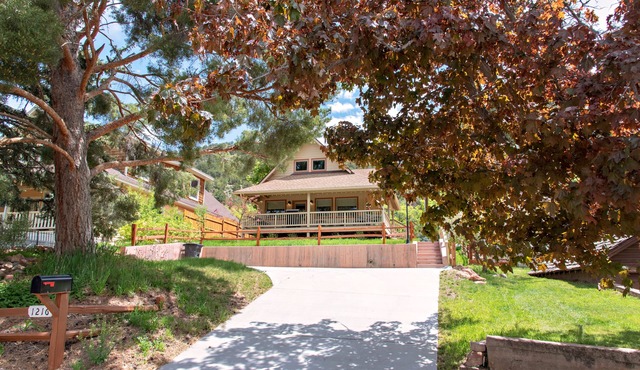 Relax near Glenwood Hot Springs- 15 minute walk