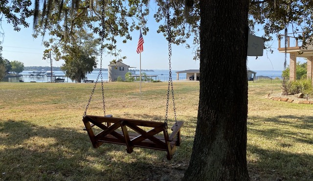 Relax near Lake Livingston in our spacious 3-bedroom retreat